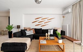 Fresh Detailed Stylish Apartment At Acropolis